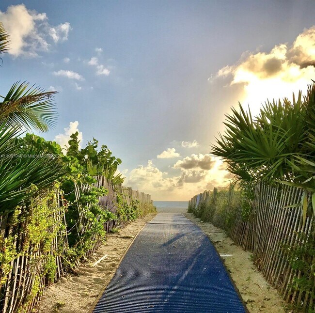 Building Photo - 421 75th St