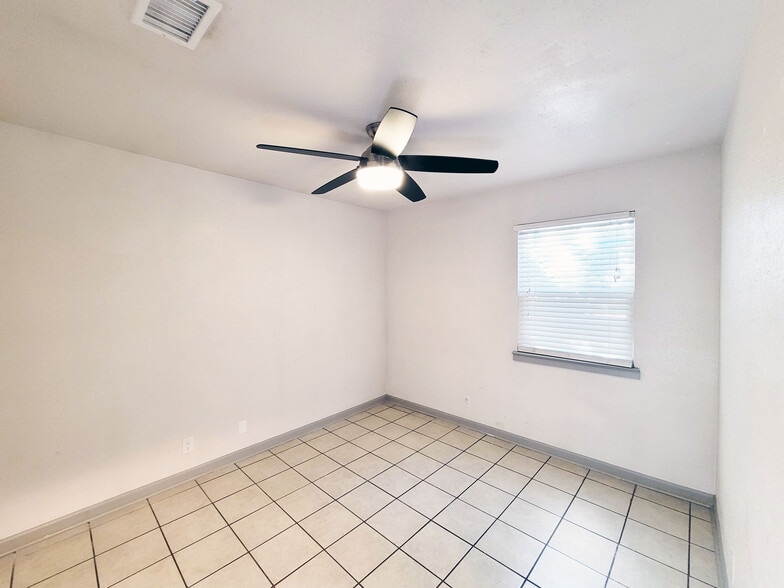 Building Photo - 920 Sirocco Dr