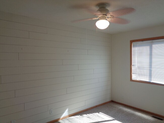 Building Photo - 5428 W Butler Ave