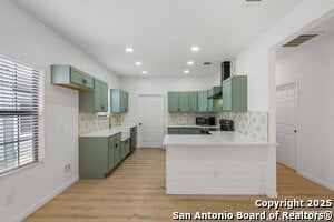 Building Photo - 1407 W Mistletoe Ave