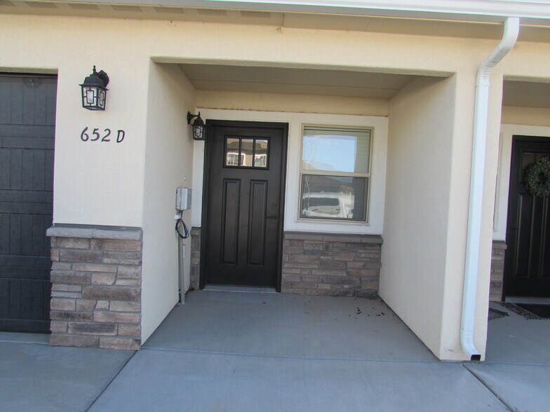 Building Photo - 652 Emma Ln