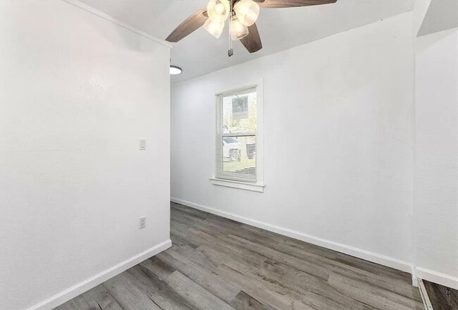 Building Photo - 3 bedroom 1 bath