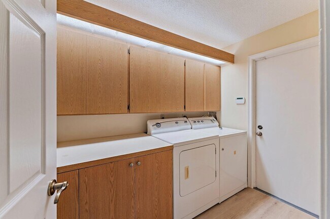 Building Photo - 118 Knoll Way
