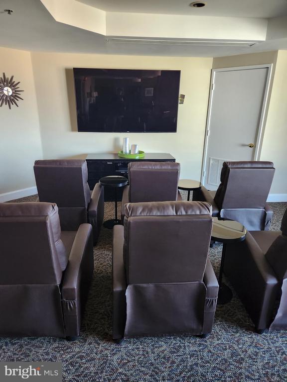 Building Photo - 900 N Stafford St