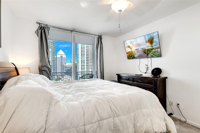 Building Photo - 511 SE 5 Ave