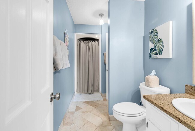 Building Photo - 4000 Fairway Lakes Dr