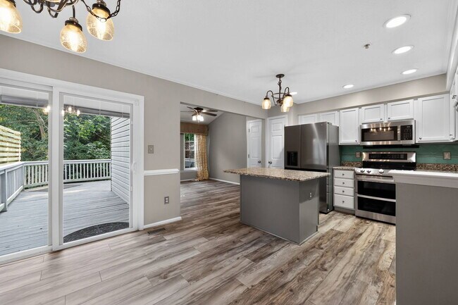 Building Photo - 8155 Deer Chase Ln