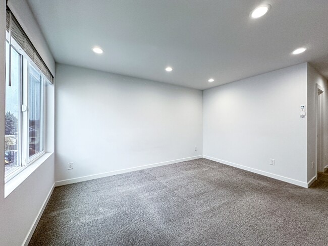 Building Photo - 1767 16th Ave S