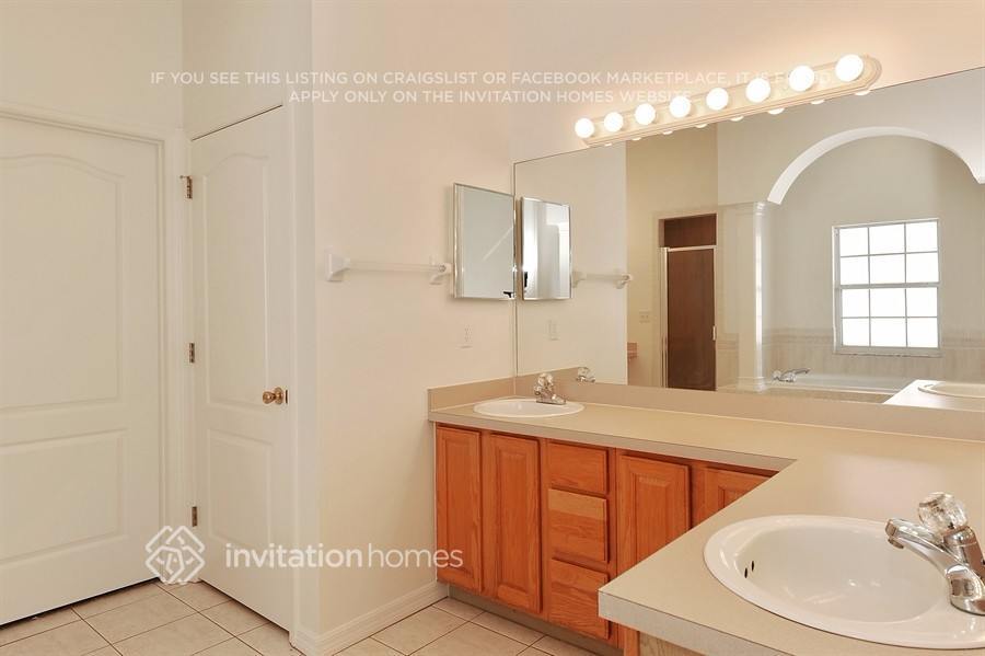 Building Photo - 2279 Couples Dr