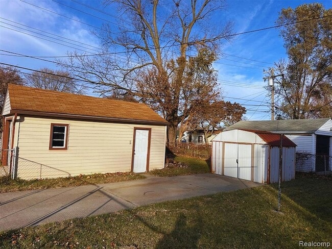 Building Photo - 110 Hamata Ave