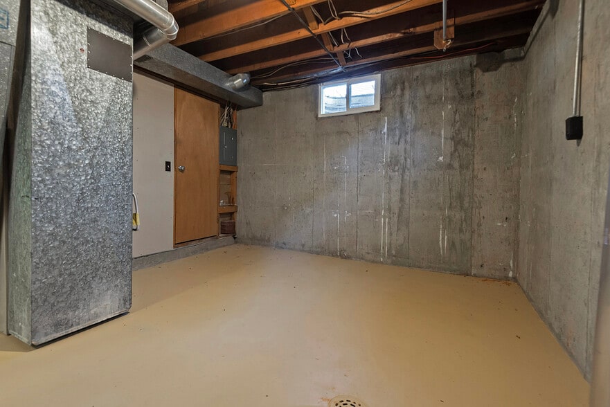 Storage - 2723 S Melbourne St