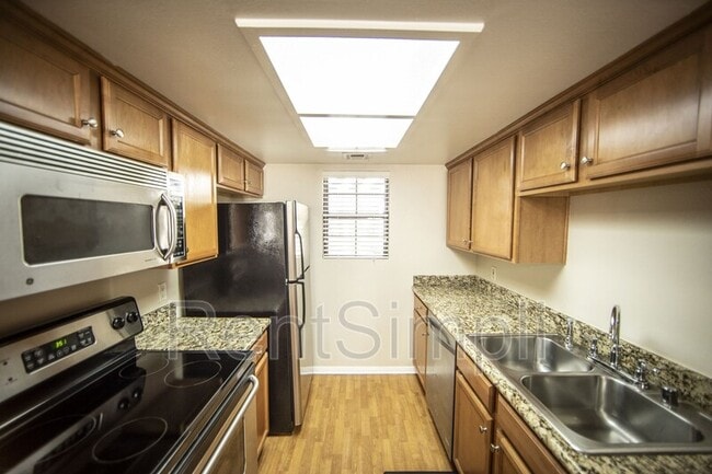 Building Photo - 15024 Avenida Venusto