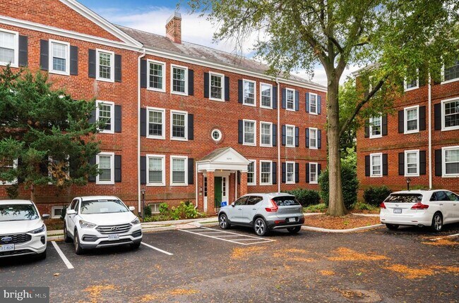 Building Photo - 3050 S Buchanan St