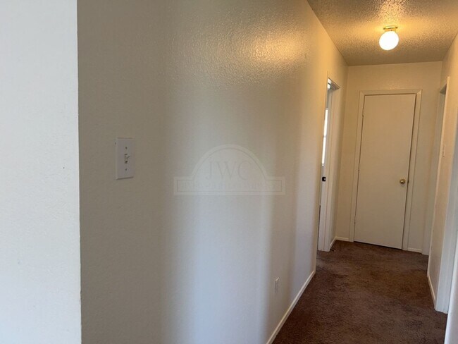 Building Photo - 4603 Stallion Dr