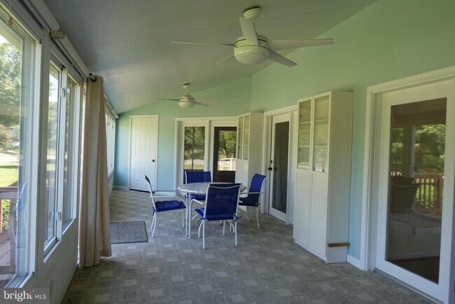 Building Photo - 6006 Bridgepointe Dr