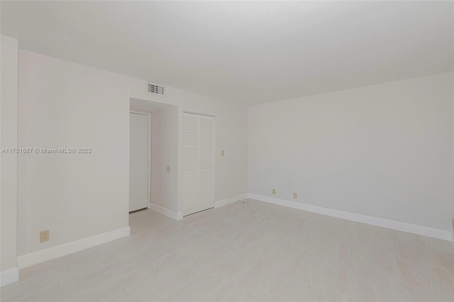 Building Photo - 18181 NE 31st Ct