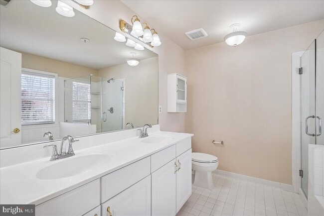 Building Photo - 2238 Merion Pond