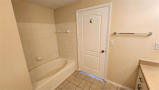 Building Photo - 4106 Central Sarasota Pkwy