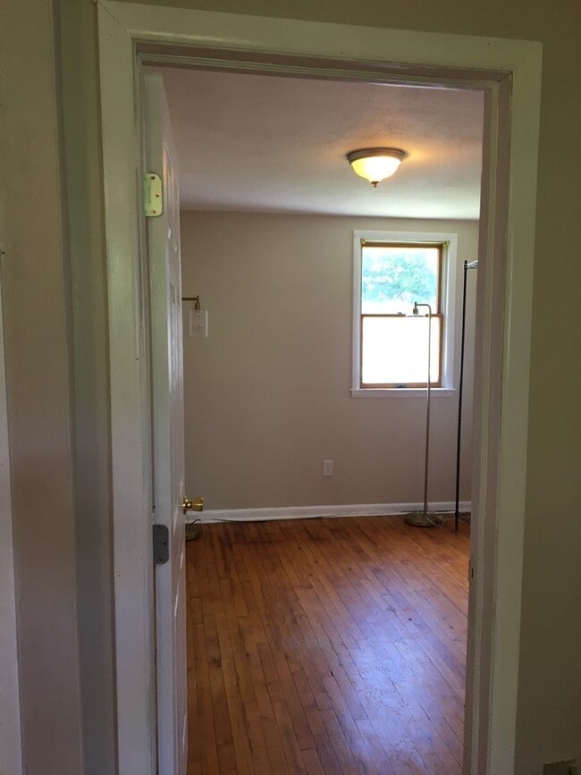 Bedroom - 1406 Butternut St