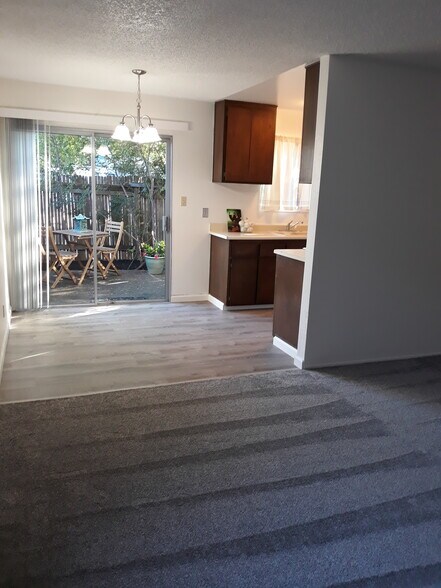 Building Photo - 1530 Valle Vista Ave