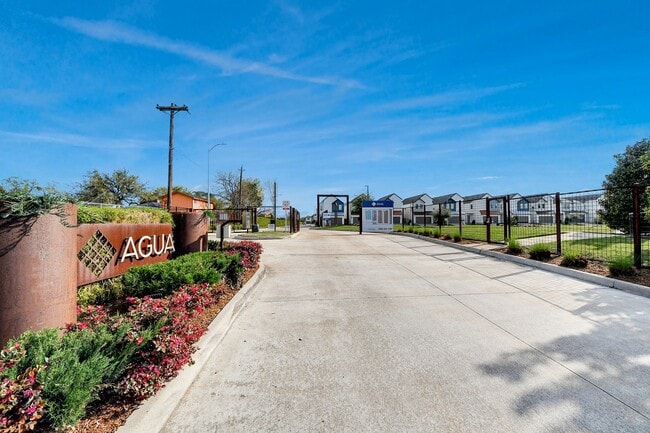 Building Photo - 4423 Santorini Ln