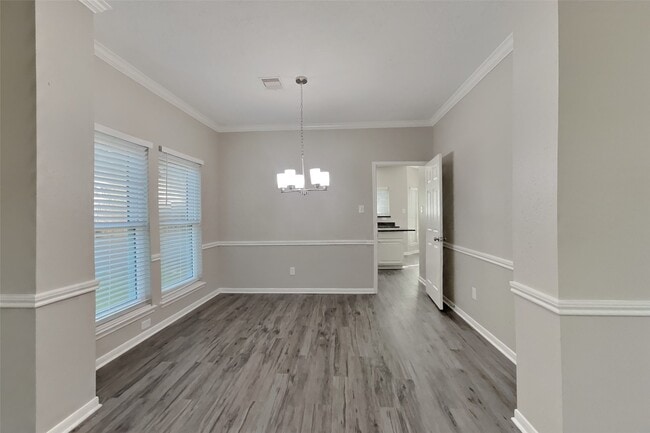 Building Photo - 1021 Glenview Dr