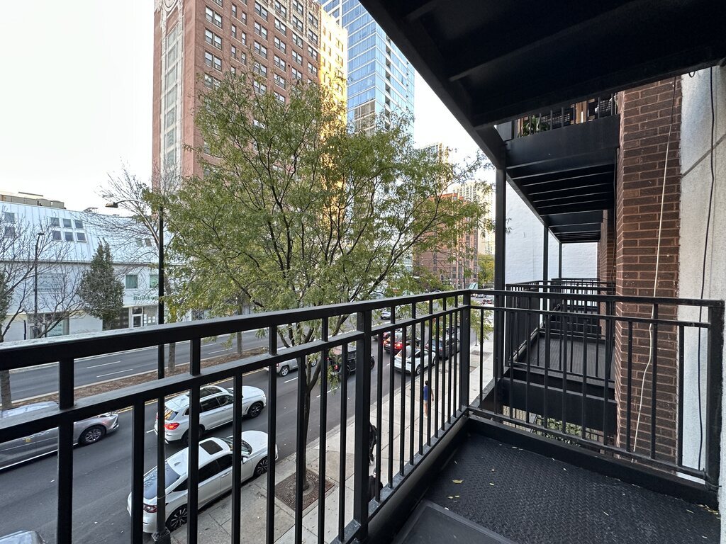 Building Photo - 1225 N LaSalle St