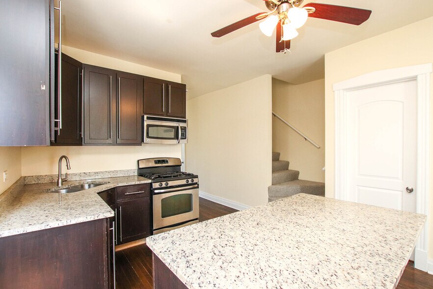 Building Photo - 2707 N Ridgeway Ave