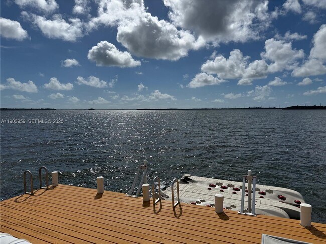 Building Photo - 900 Morris Ave