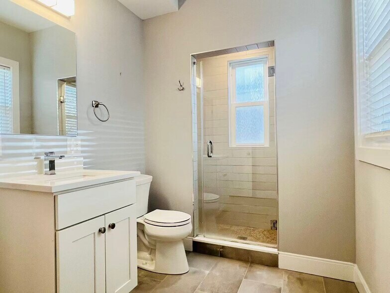 Building Photo - 19 Plymouth St