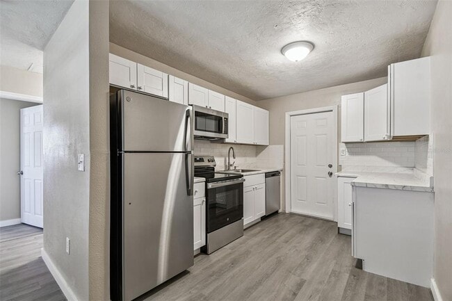 Building Photo - 337 4th St W