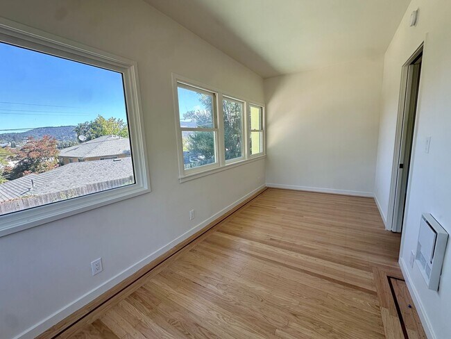 Building Photo - Charming 2-3bd Bungalow w/Pool in San Rafael