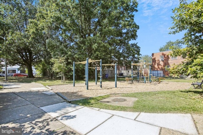 Building Photo - 127 Dale St