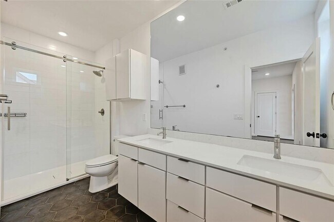 Building Photo - 5924 S Congress Ave