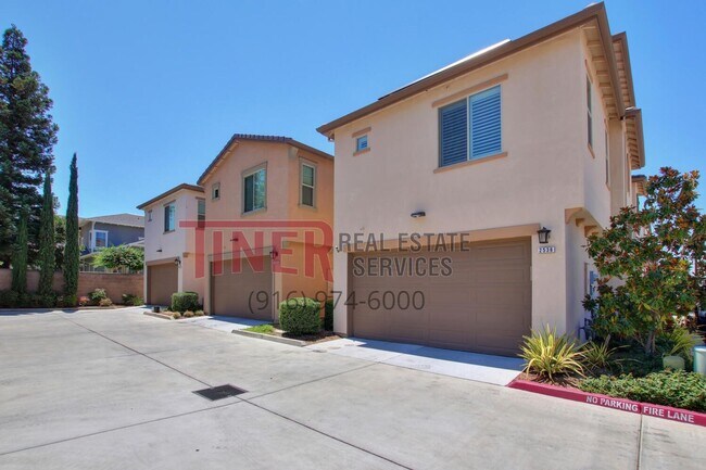 Building Photo - Huntington Sierra Oaks Gem with Fabulous A...