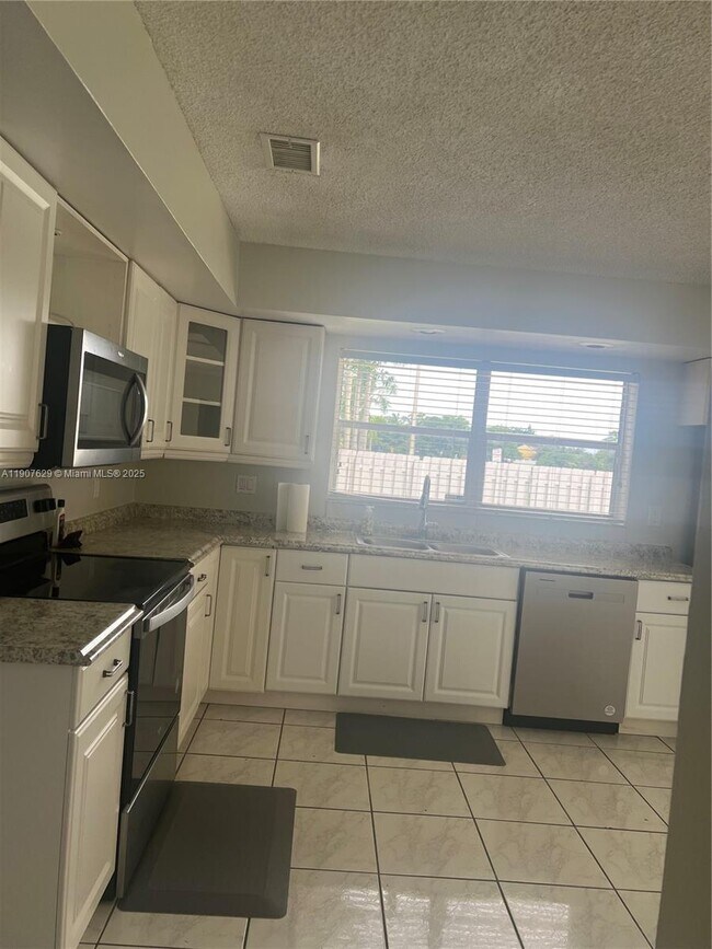 Building Photo - 2661 Huron Way