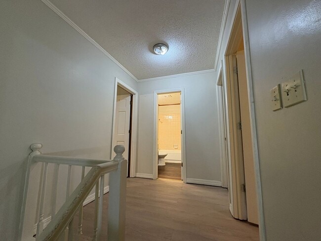 Building Photo - 3 Bed/2.5 Bath in Brookwood Subdivision