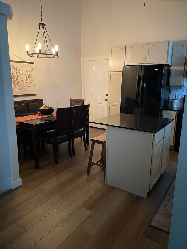 Building Photo - 1703 N Lea St