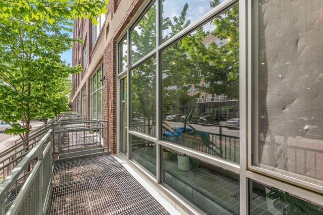 Building Photo - 700 N Washington Ave
