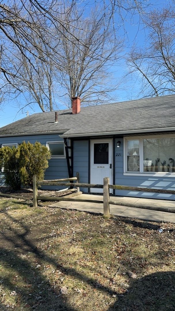 Primary Photo - 3 Bedroom House - South Toledo
