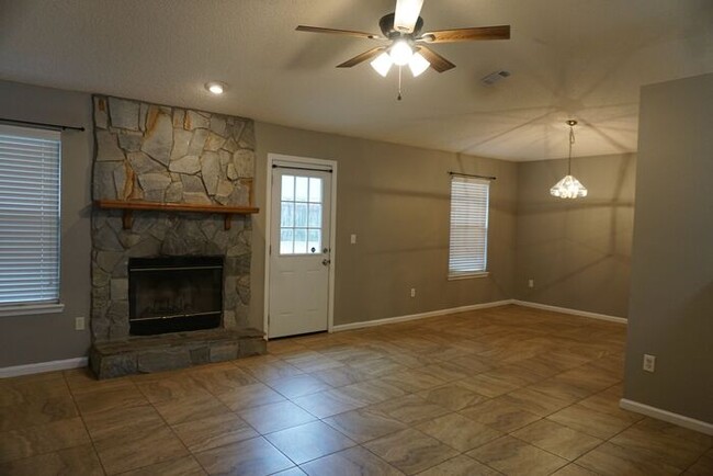 Building Photo - 3 Bedroom Home with Garage in Ortega Farms