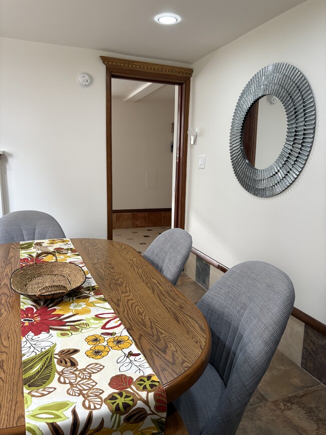 Dining area with seating for 6 - 30 W Etruria St