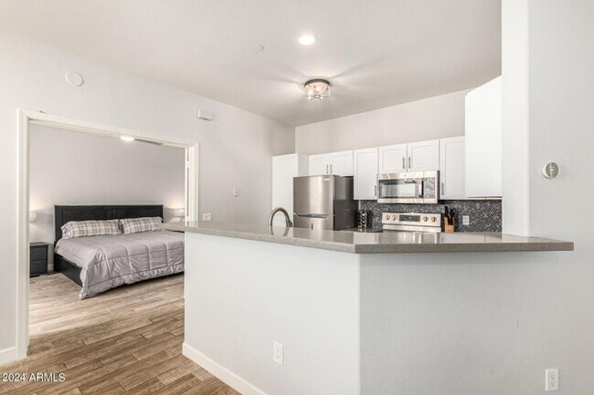 Building Photo - Lovely unit at Mira Vista Condominiums
