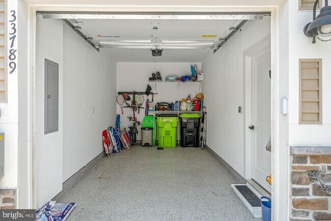 Building Photo - 33789 Freeport Dr
