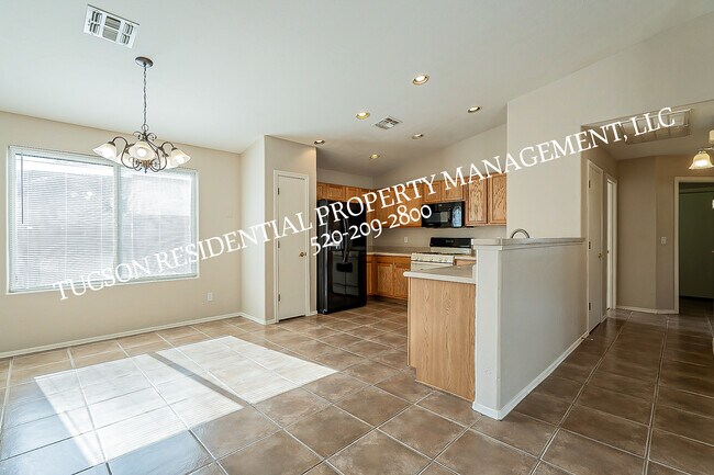 Building Photo - 7623 S Meadow Spring Way