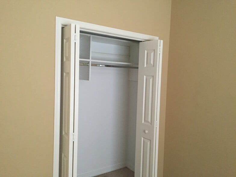 Building Photo - 8004 Laurel Hill Dr