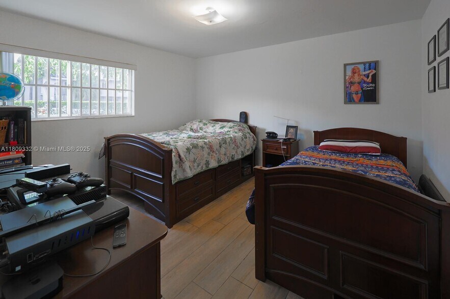Building Photo - 2730 W 76th St