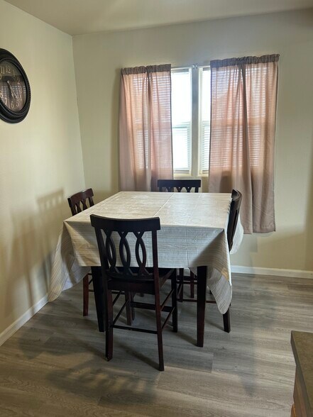 Building Photo - 1109 Alder St