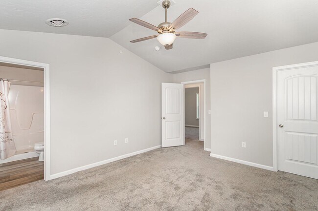 Building Photo - 652 N College St