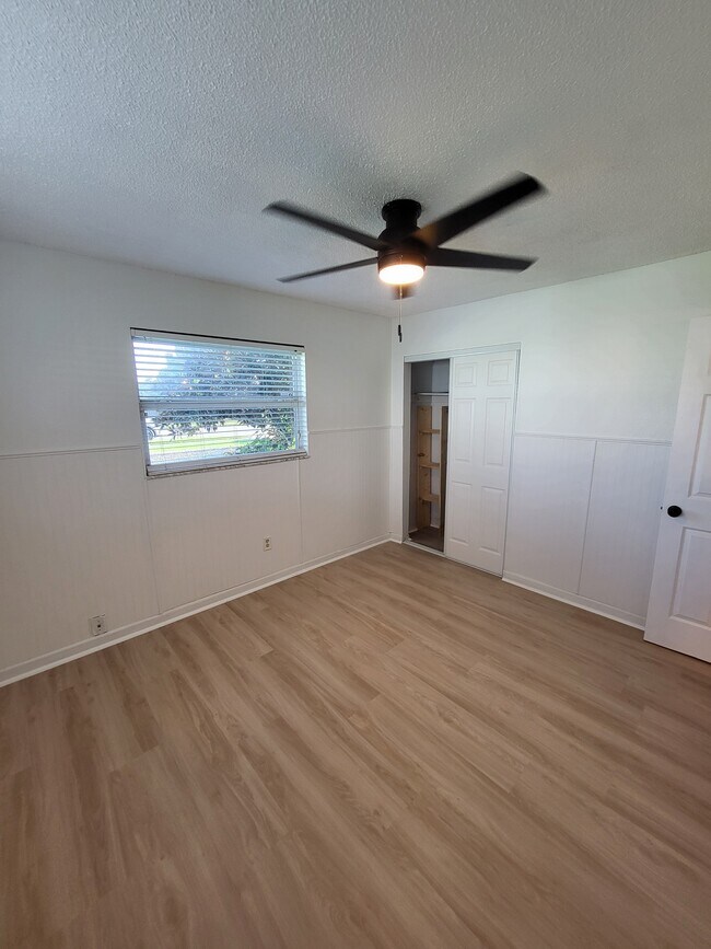 Building Photo - 868 Creighton Dr
